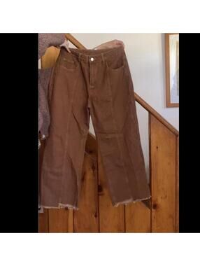 Brown wide leg jeans with frayed hem. Size L